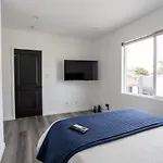 Bungalow W Free Parking 4 Min From Sofi, 8Min From Airport